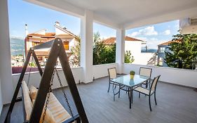 Modern Lake View Apartment